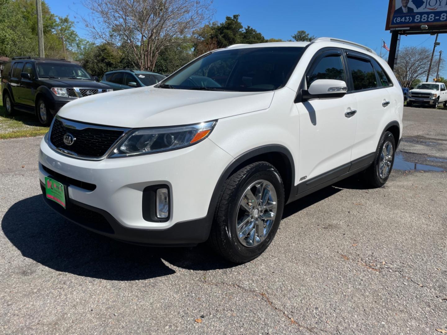 2015 WHITE KIA SORENTO LX (5XYKTCA63FG) with an 2.4L engine, Automatic transmission, located at 5103 Dorchester Rd., Charleston, SC, 29418-5607, (843) 767-1122, 36.245171, -115.228050 - Photo#2